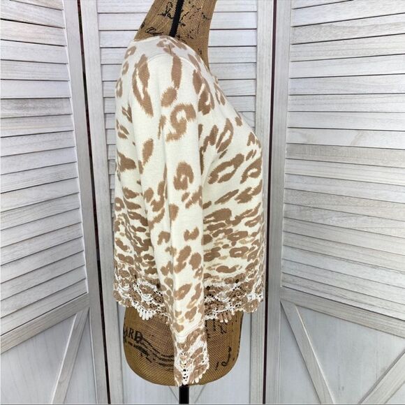 Chico’s Charlee Cheetah Lace Hem Crop Cardigan Sweater Cream Tan Small - Picture 8 of 13
